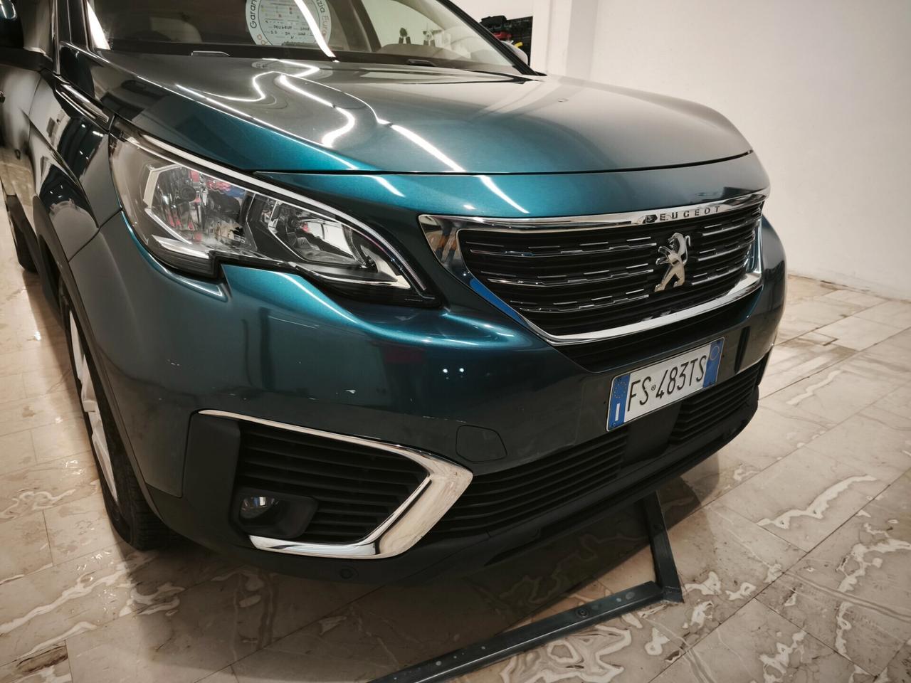 Peugeot 5008 1.5 HDi 130 CV