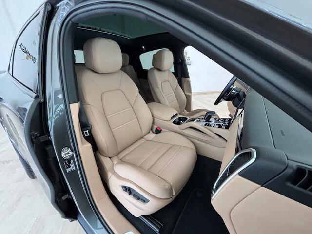 Porsche Cayenne Coupé 3.0 V6 E-Hybrid Platinum Edition 340CV