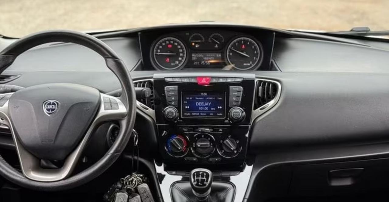 Lancia Ypsilon 1.2 69 CV 5 porte Gold