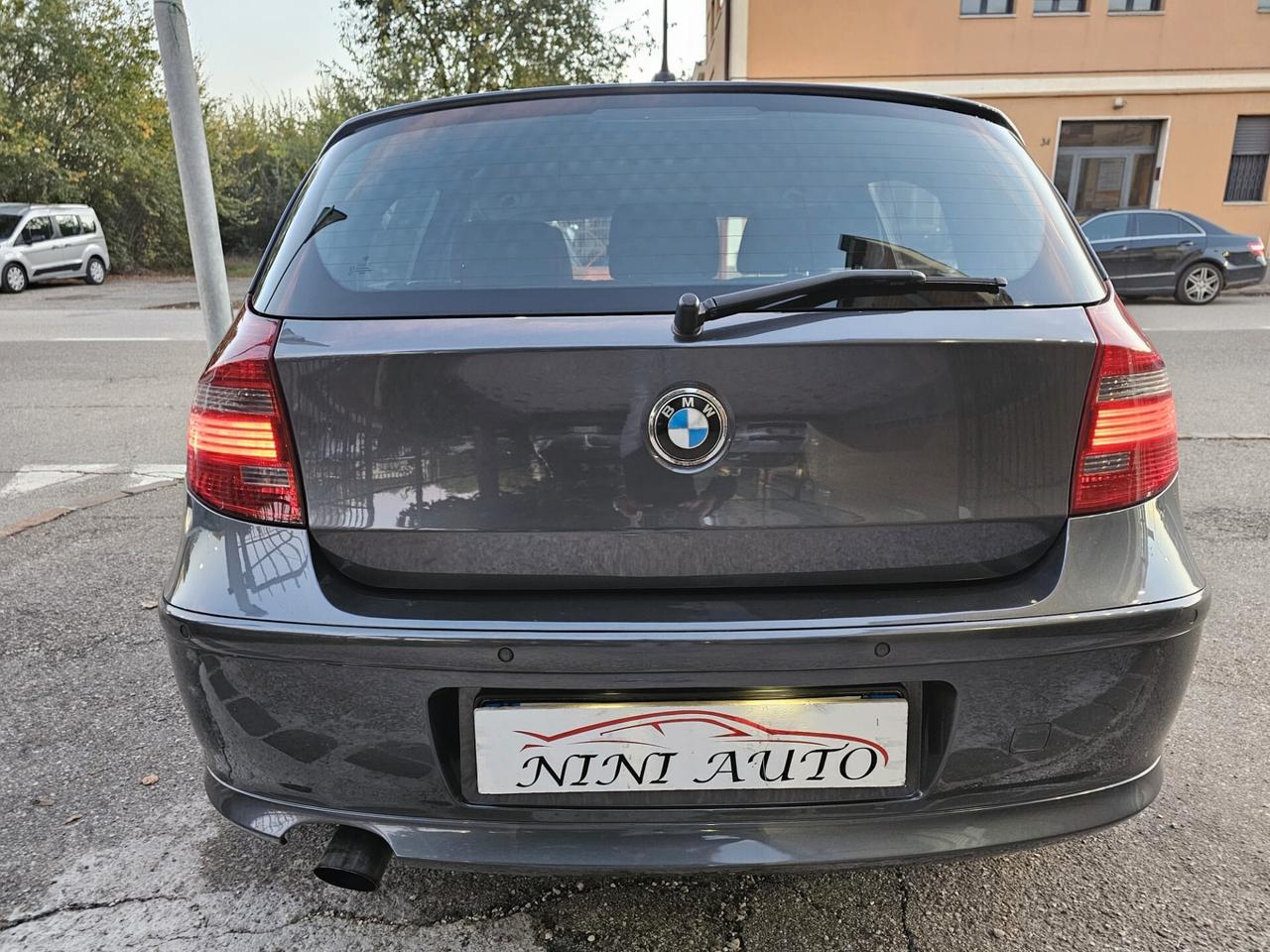 Bmw 118d 143cv Futura DPF*Navi*Bi-Xeno*Pdc*5 Porte