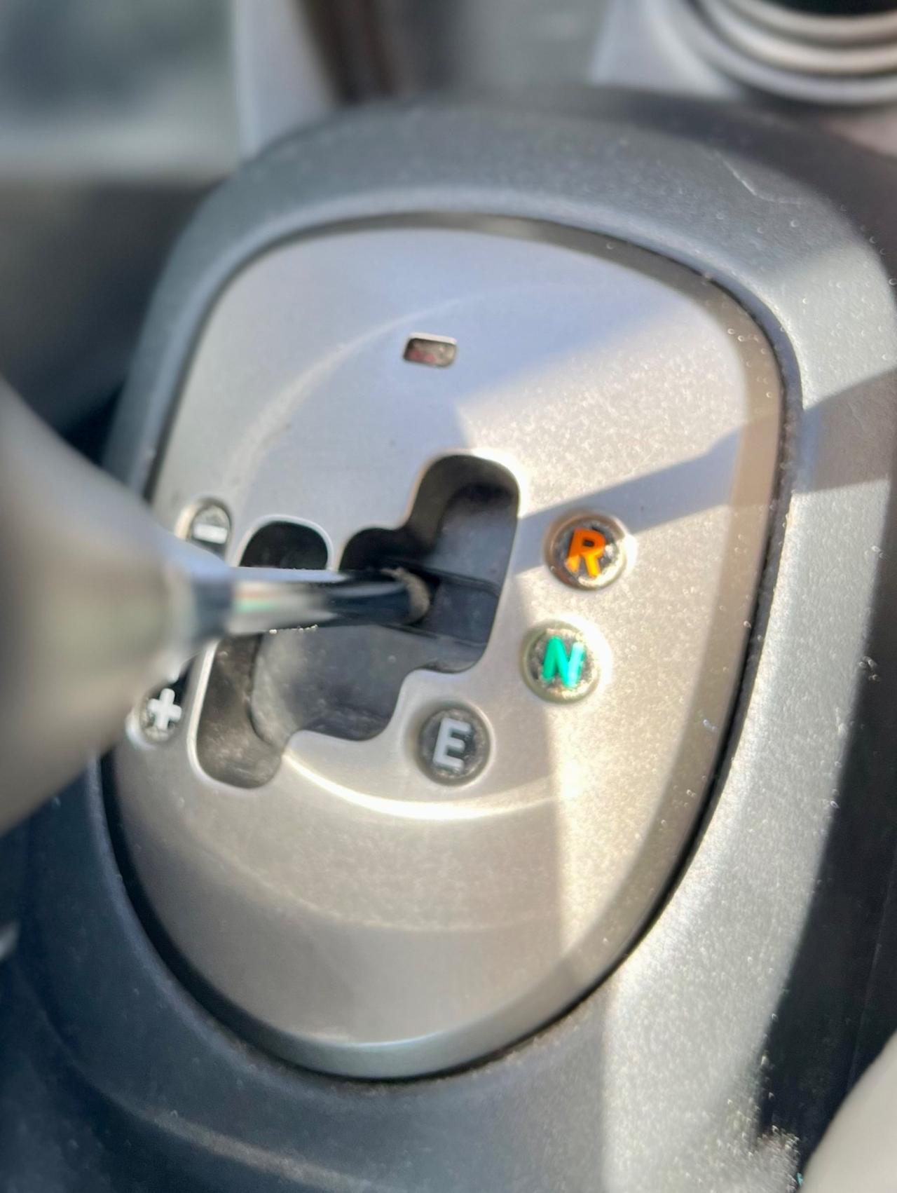 Toyota Yaris 1.3 benzina €5 CAMBIO AUTOMATICO ok neopatentati