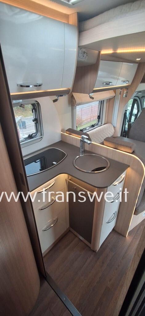 Bürstner Lyseo TD 700 letto centrale nautico regolabile in altezza