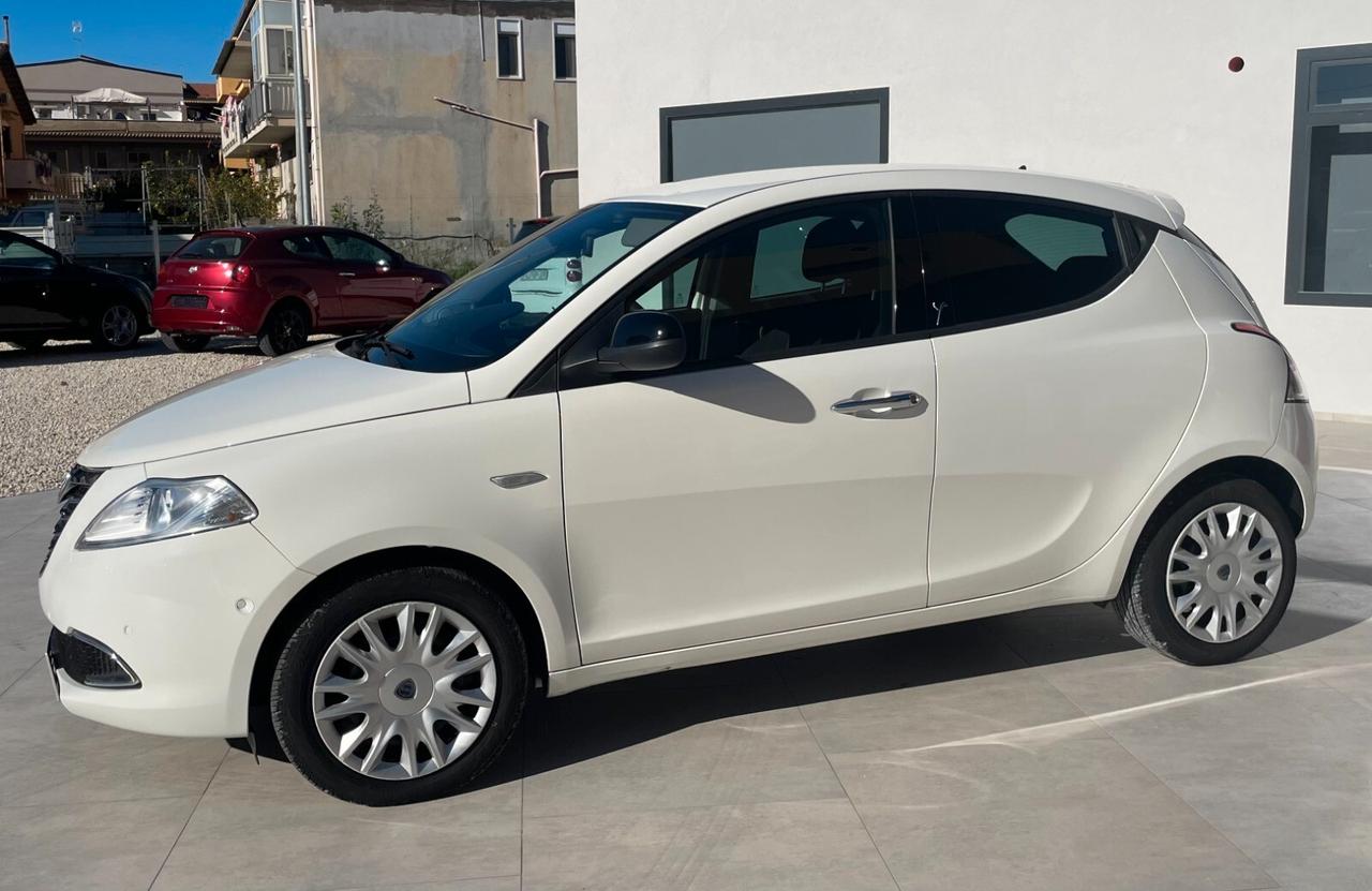 Lancia Ypsilon 0.9 TwinAir 85 CV 5 porte S&S Silver Automatica