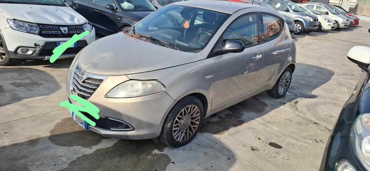 APRI E LEGGI Lancia Ypsilon 1.2 69 CV 5 porte GPL Ecochic