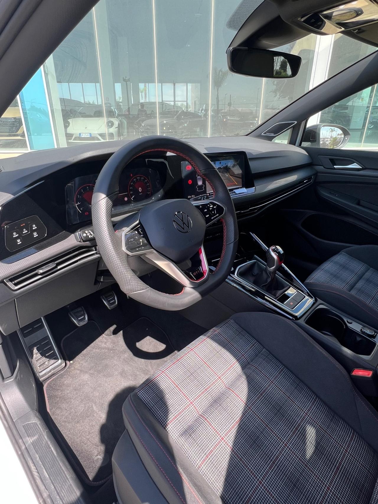 Volkswagen Golf GTI 2.0 tsi 245cv possibilità noleggio no scoring