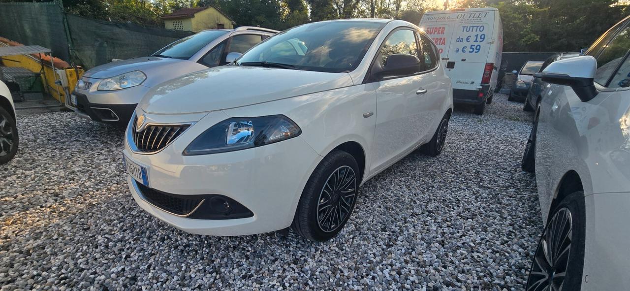 Lancia Ypsilon 1.0 FireFly 5 porte S&S Hybrid Oro