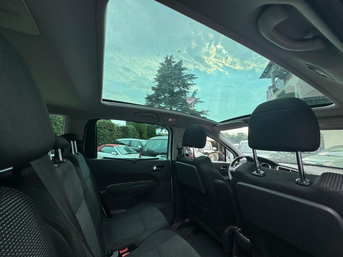 PEUGEOT 5008 1.6 HDi 112CV Allure Camb autom