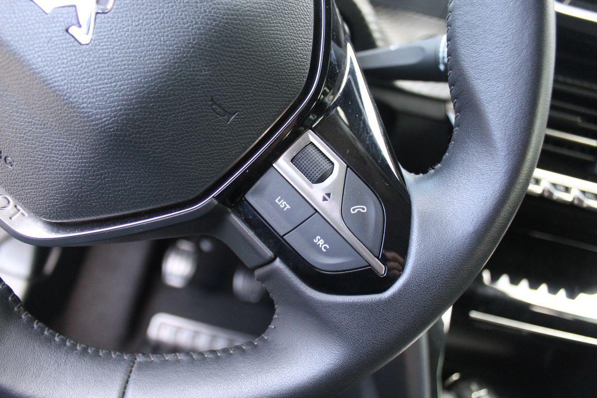 PEUGEOT - 208 - BlueHDi 100 S&S 5p. Allure