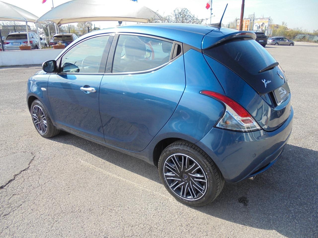 Lancia Ypsilon 1.0 FireFly 5 porte S&S Hybrid Gold