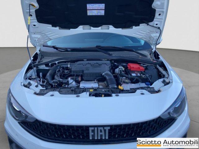 FIAT Tipo 1.5 Hybrid DCT 5 porte Cross