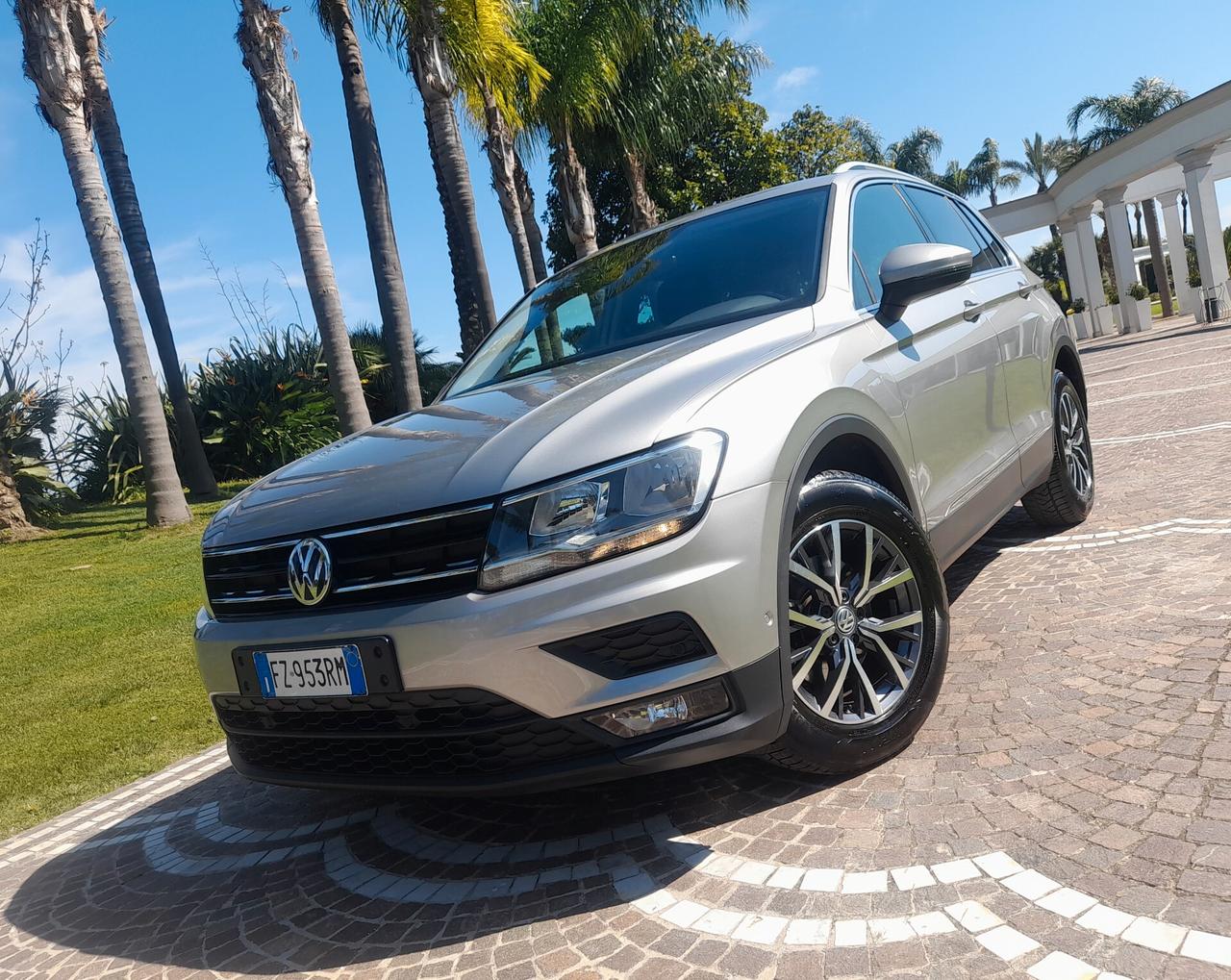 Volkswagen Tiguan 2.0 TDi DSG *FULL OPT* daVETRINA