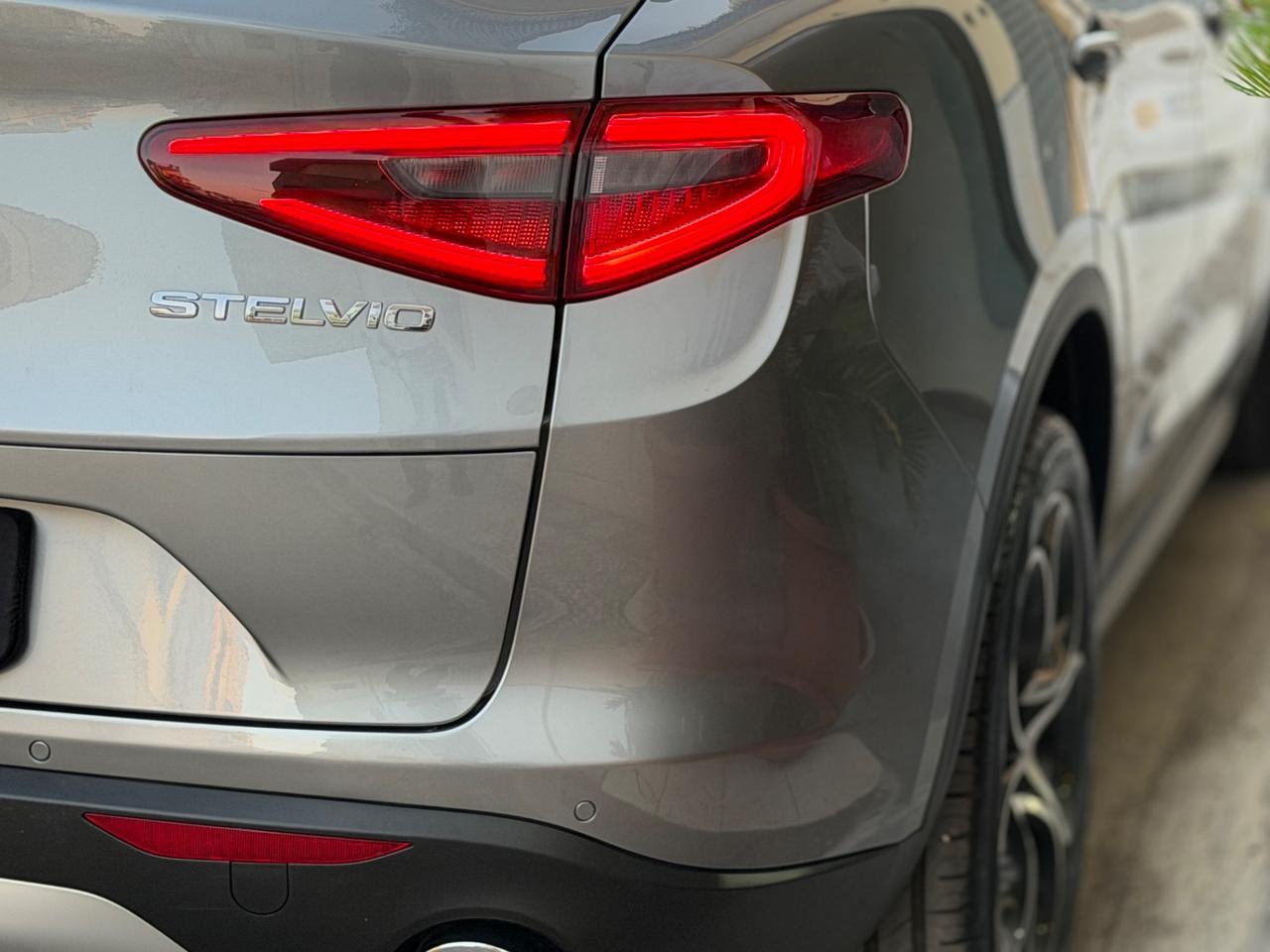 Alfa Romeo Stelvio 2.2 Turbodiesel 190 CV AT8 Q4 Sport-Tech CERCHIO 20’