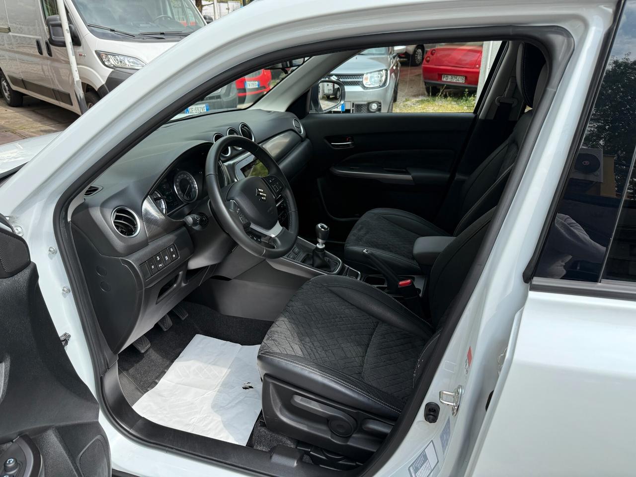 Suzuki Vitara 1.4 Hybrid Top