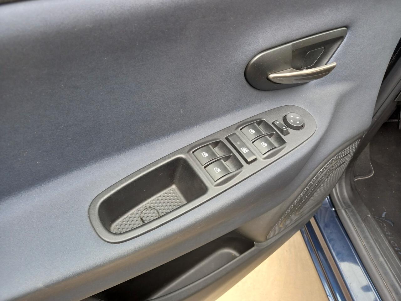 Lancia Ypsilon 1.2 69 CV MYA