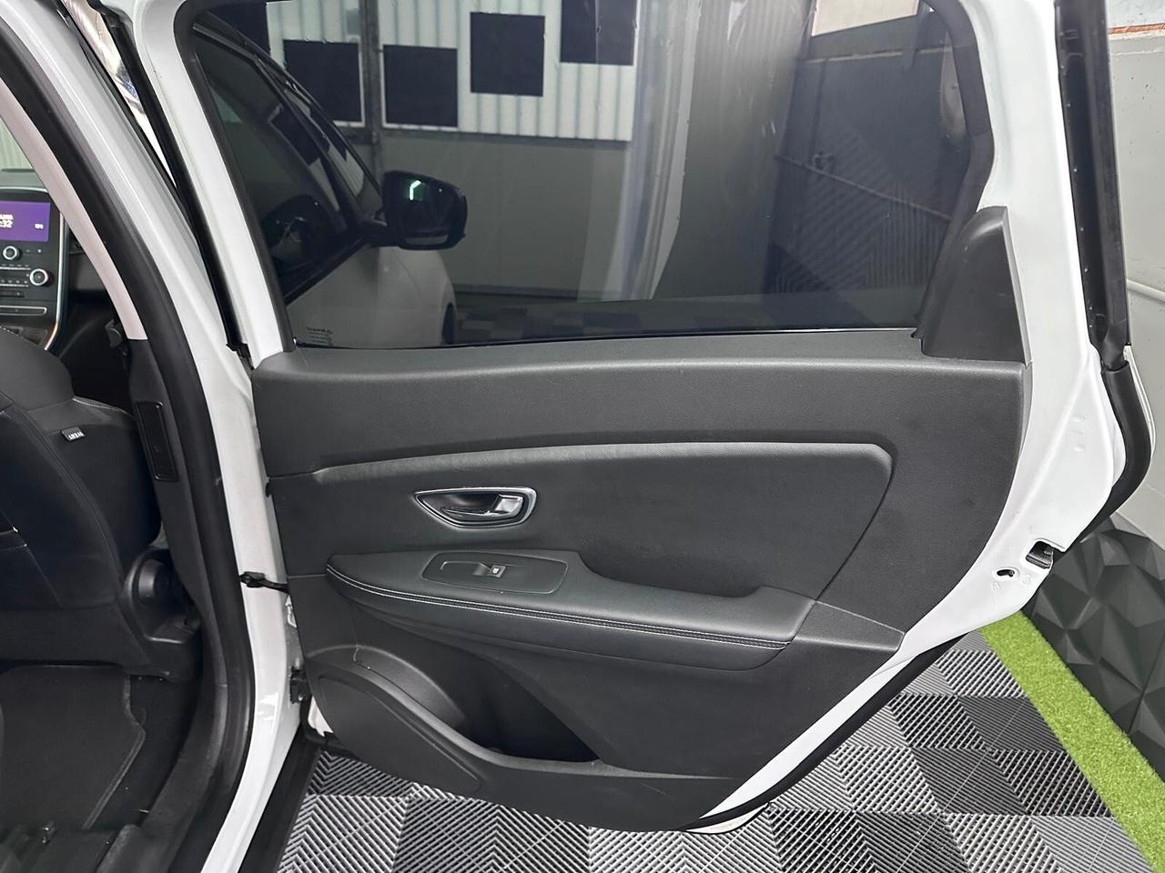 Renault Grand Scenic dCi 8V 110 CV Energy Sport Edition2