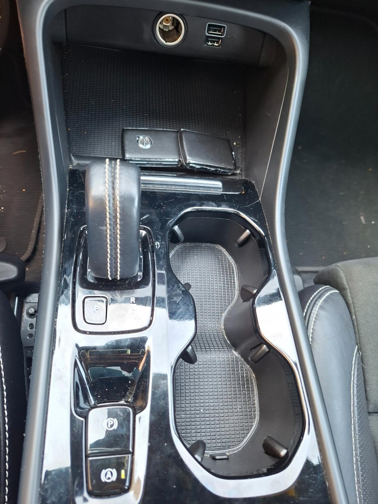 Volvo XC40 2.0 tdi 190cv r Design tetto
