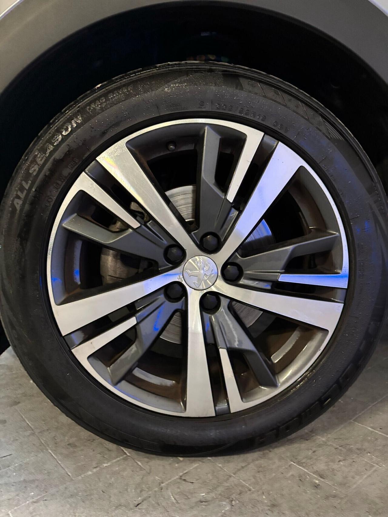 Peugeot 3008 BlueHDi 130 S&S Allure*/.