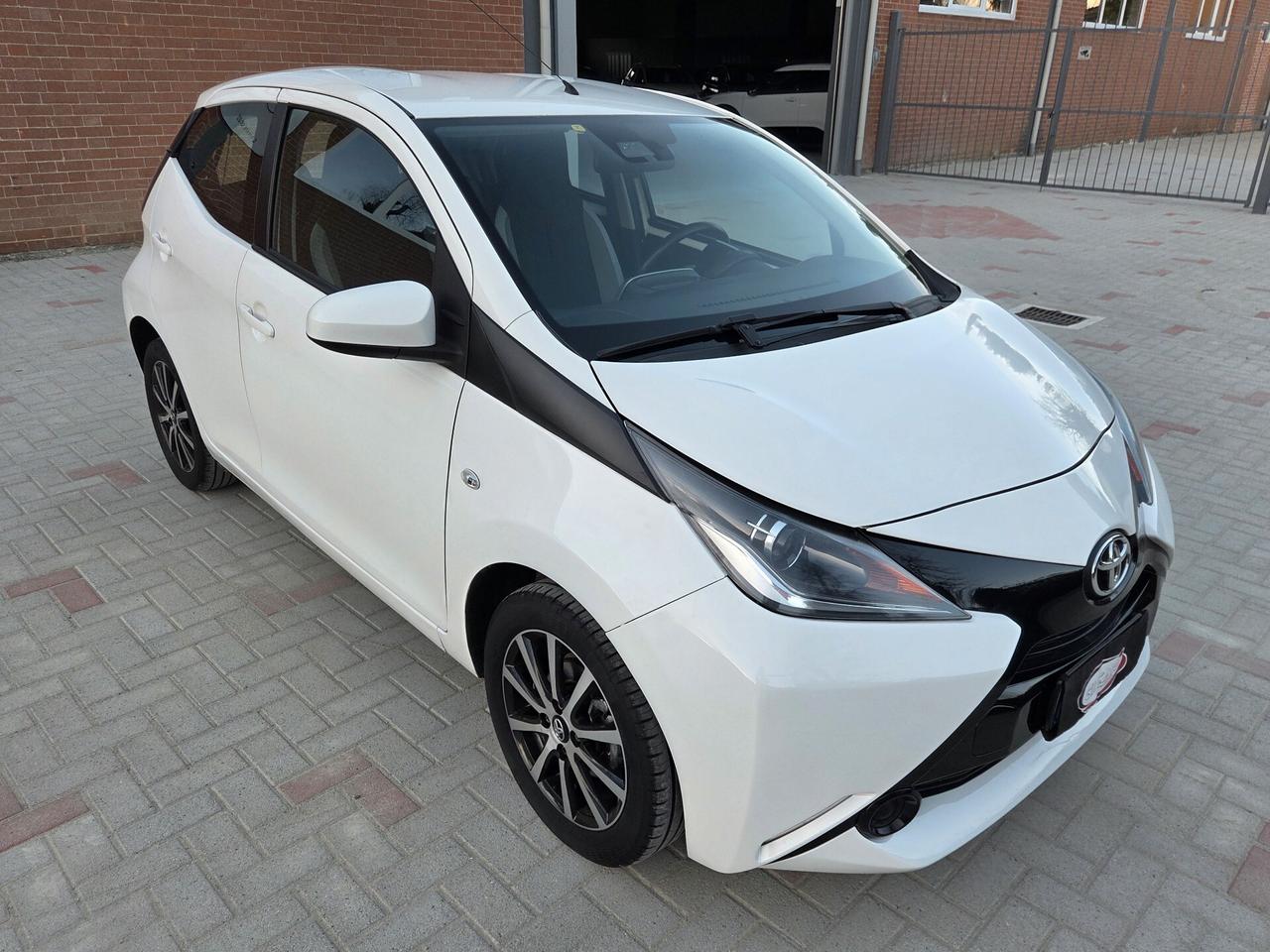 Toyota Aygo 1.0 VVT-i 69 CV 5 porte x-business