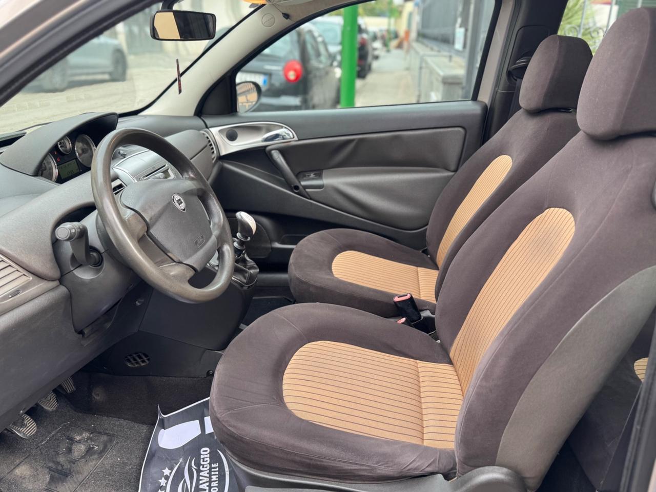 Lancia Ypsilon 1.2 Oro Giallo
