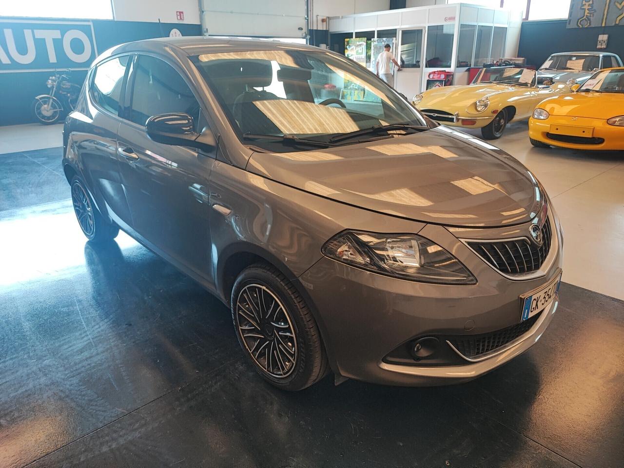 Lancia Ypsilon 1.0 FireFly 5 porte S&S Hybryd Gold