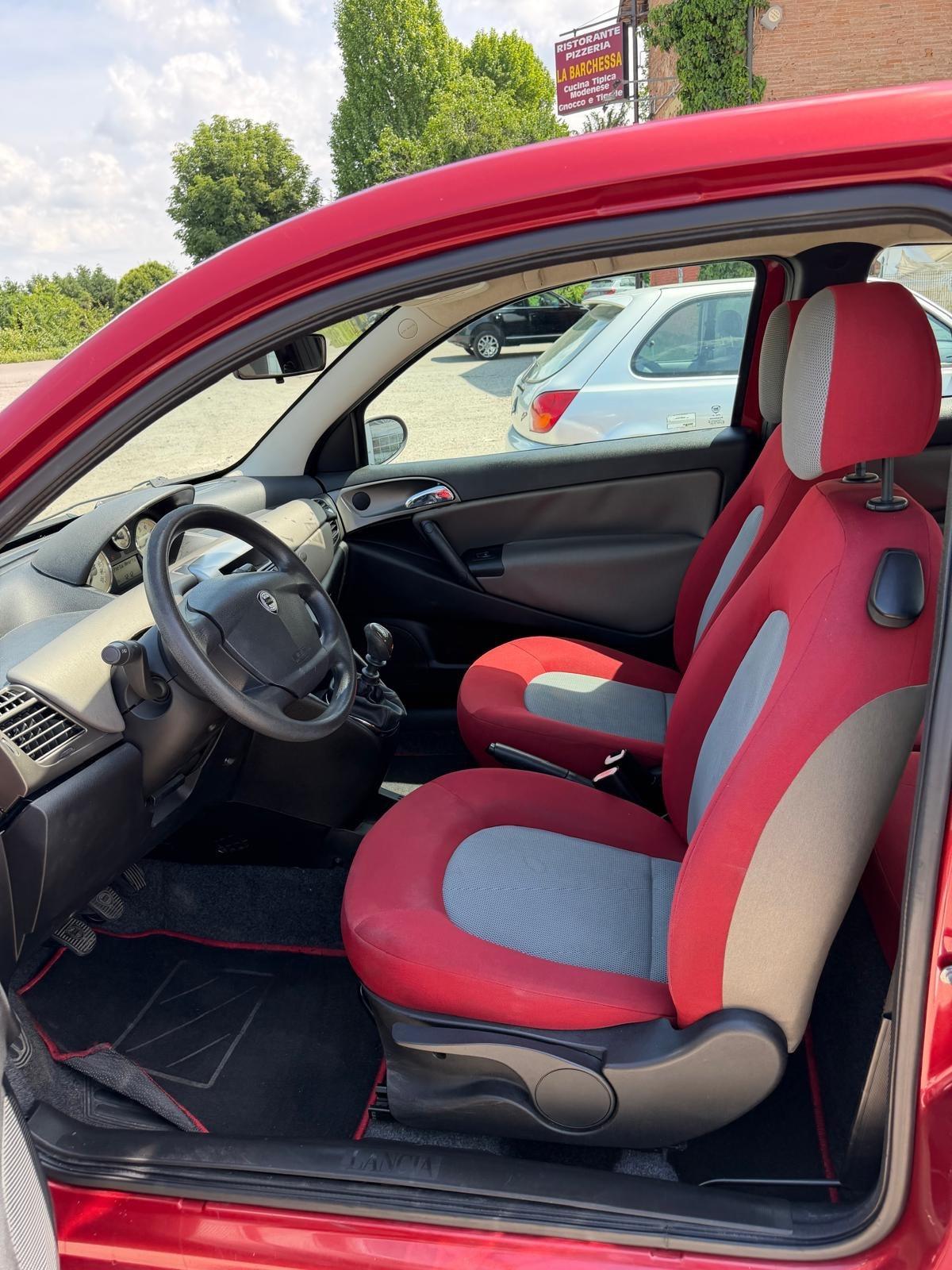 Lancia Ypsilon 1.2 16V Oro