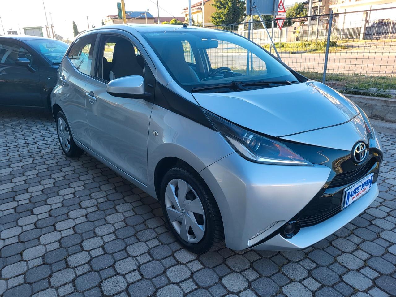 Toyota Aygo 1.0 VVT 5 PORTE X-PLAY *** RETROCAMERA -CRUISE CONTROL ***