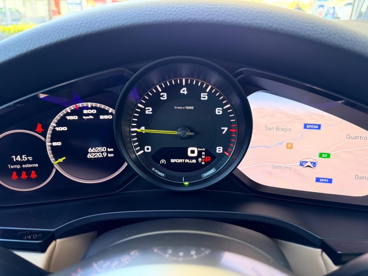 Porsche Cayenne Coupé 3.0 V6 E-Hybrid Platinum Edition