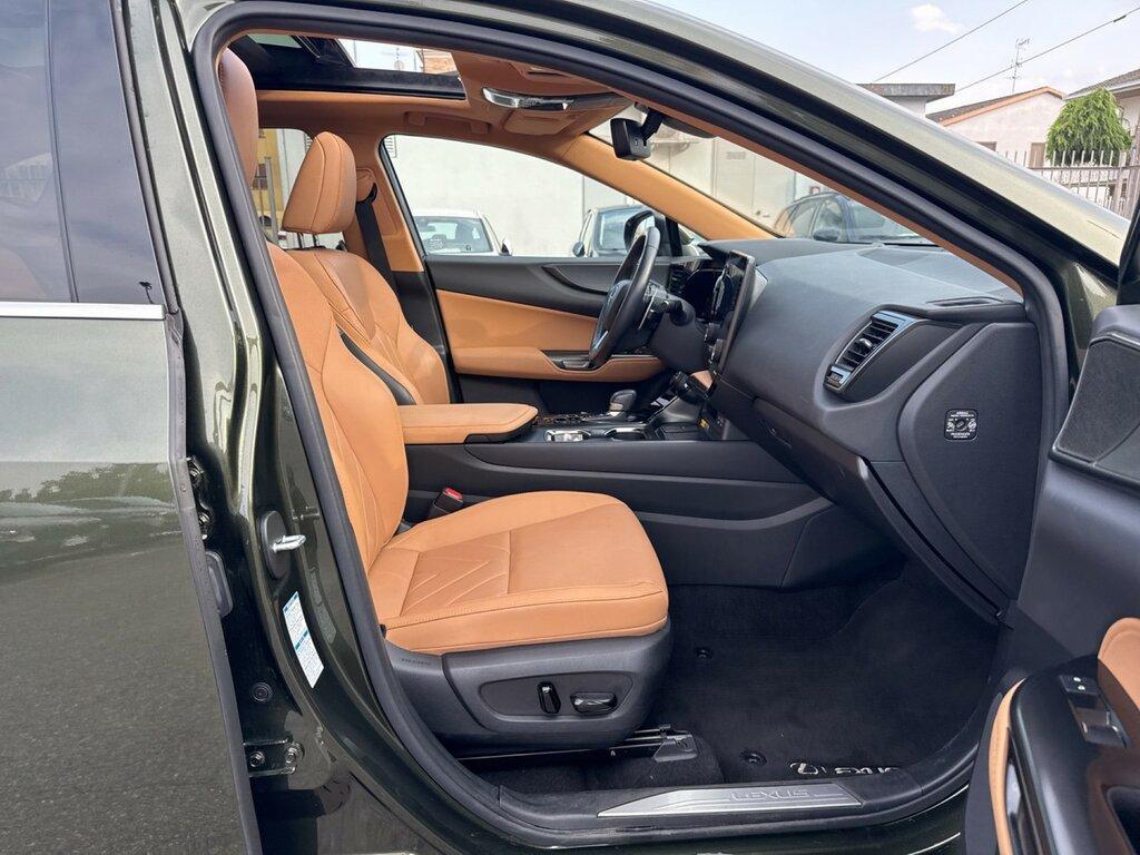 Lexus NX 2.5 Hybrid Luxury 4WD e-CVT