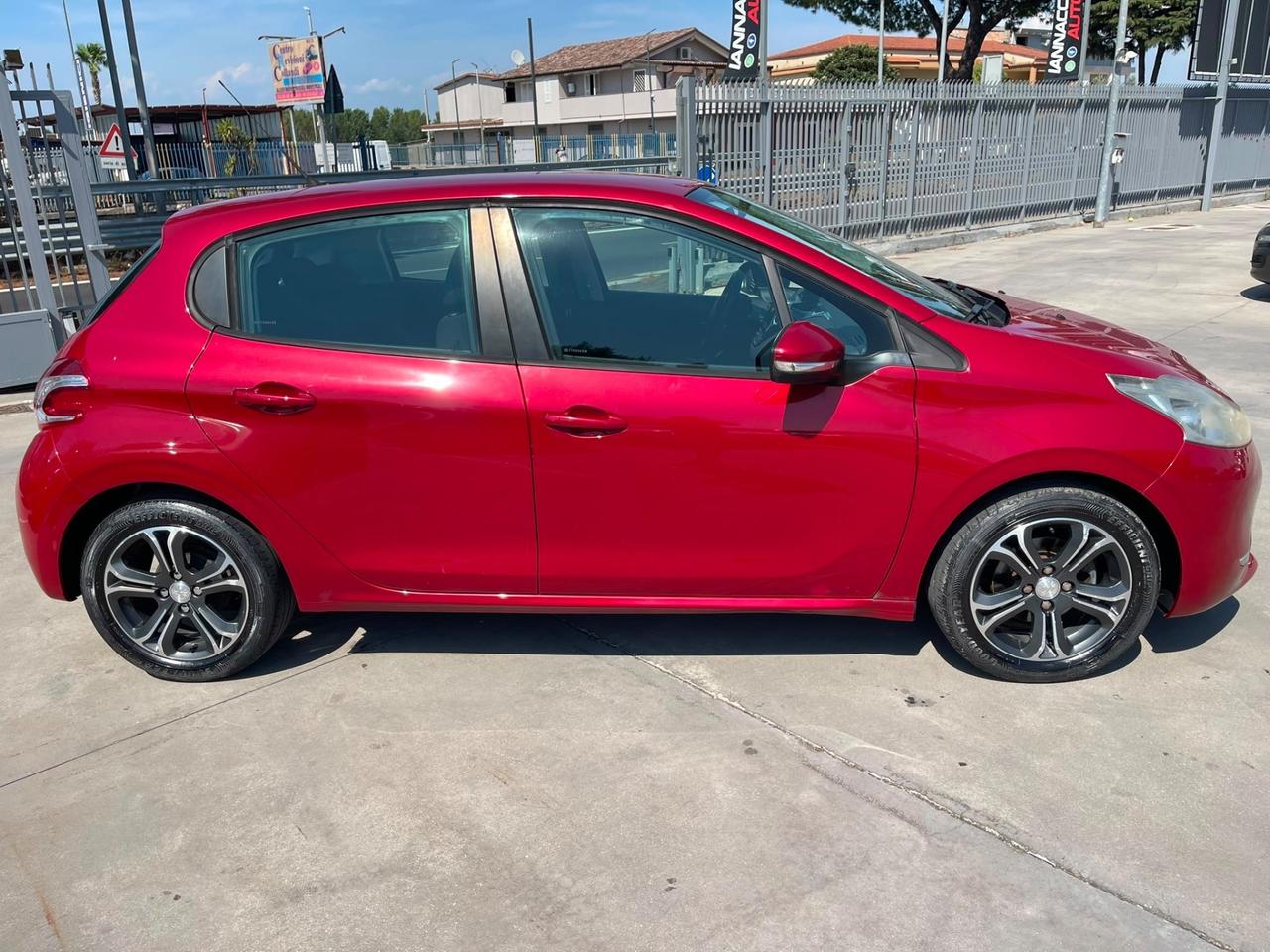 Peugeot 208 1.2 2015 100 mila km