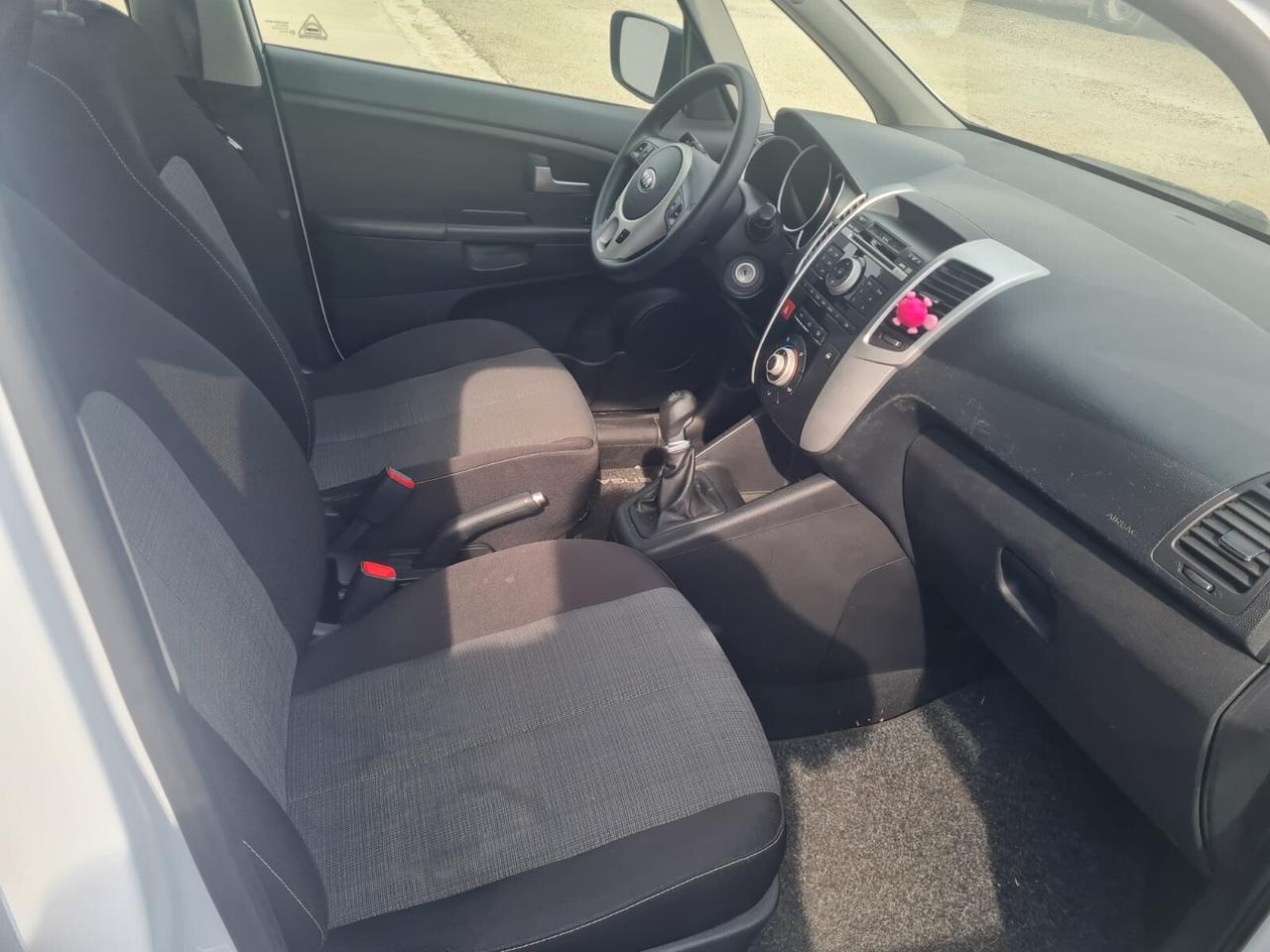 Kia Venga 1.4 CRDi 90CV Cool + TETTO