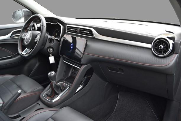 MG ZS - CLASSIC 15L 5MT LUXURY