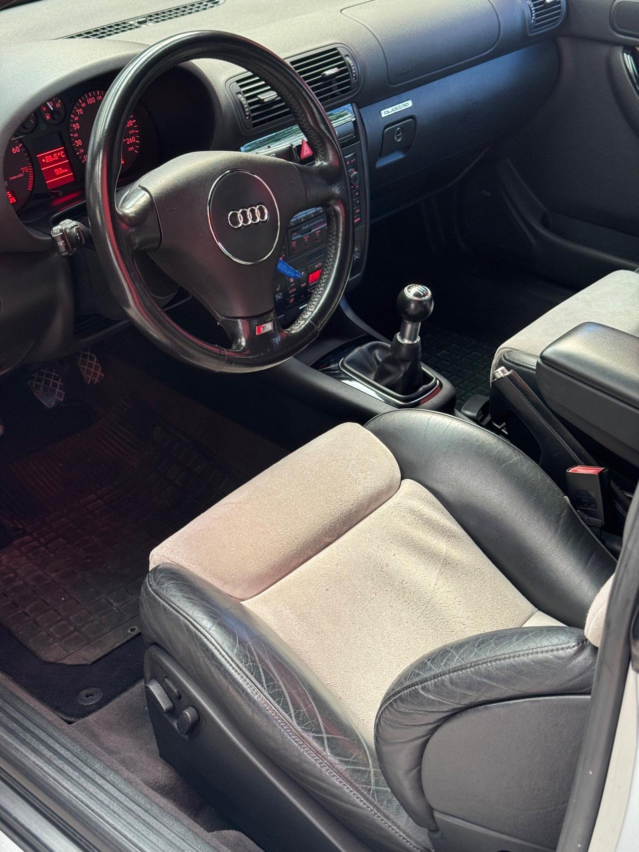 Audi A3 1.8 turbo 20V cat 3p. Attraction