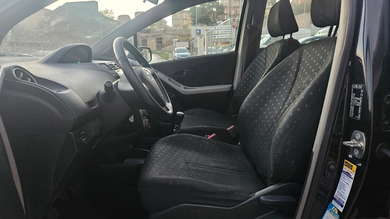 Toyota Yaris 1.0 benzina 5 porte