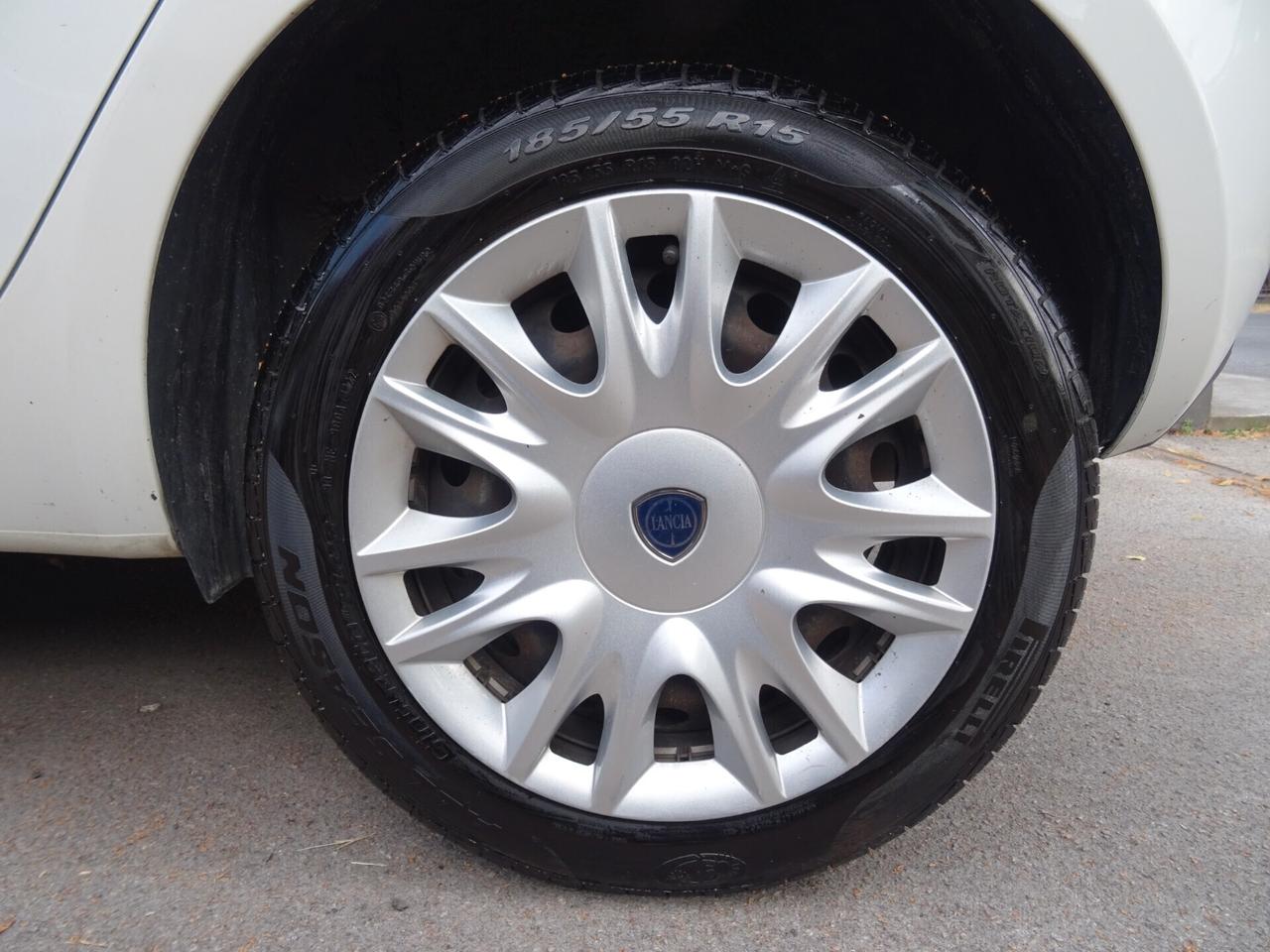 Lancia Ypsilon 1.2 69 CV 5p Platinum TETTO APRIBILE