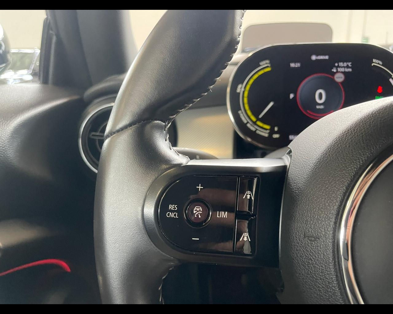 MINI Mini Full El. (F56) - Mini Cooper SE Yours