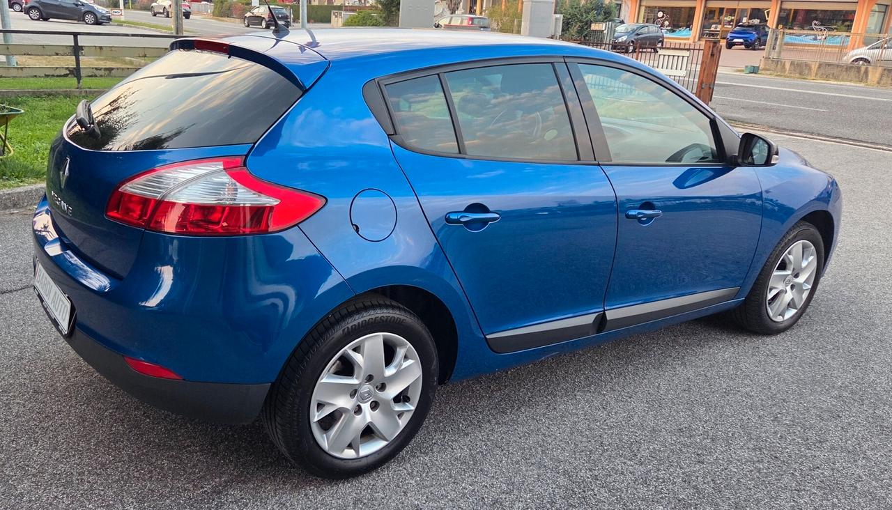 Renault Megane 1.6 Attractive 5 porte