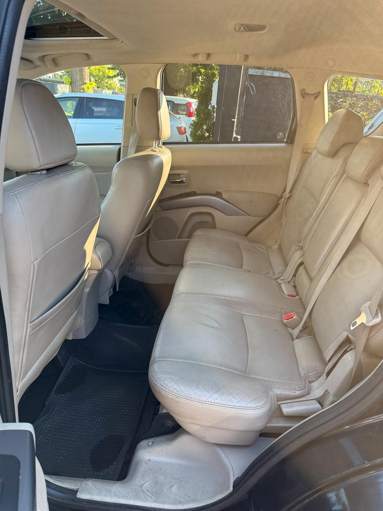 Mitsubishi Outlander 2.2 DI-D Instyle 7 p.ti DPF