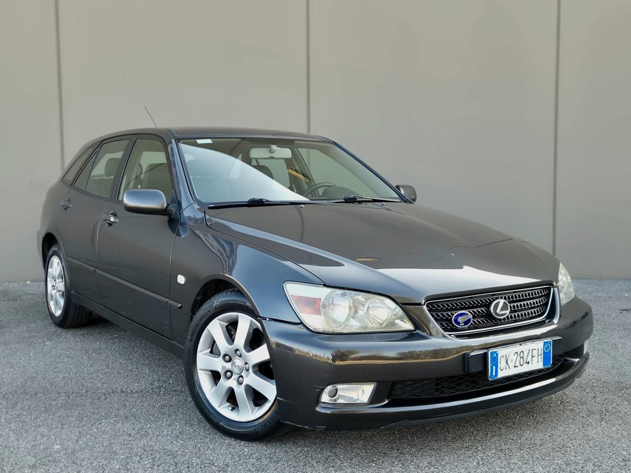 Lexus IS 200 200i 24V cat Wagon Plus