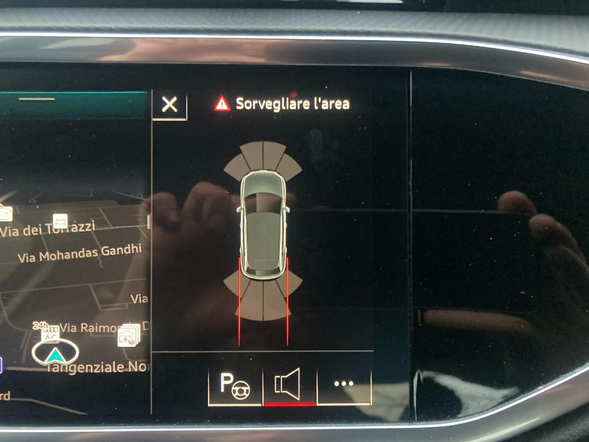 AUDI Q3 45 1.4 tfsi e Business s-tronic