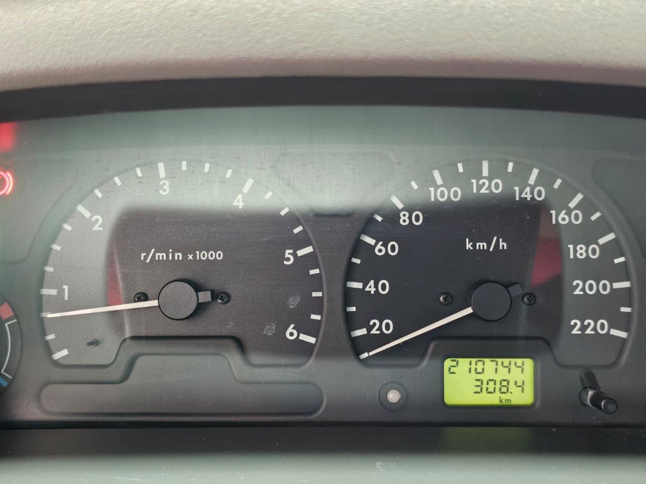 Land Rover Discovery 5 Porte Discovery 5p 2.5 td5 Luxury