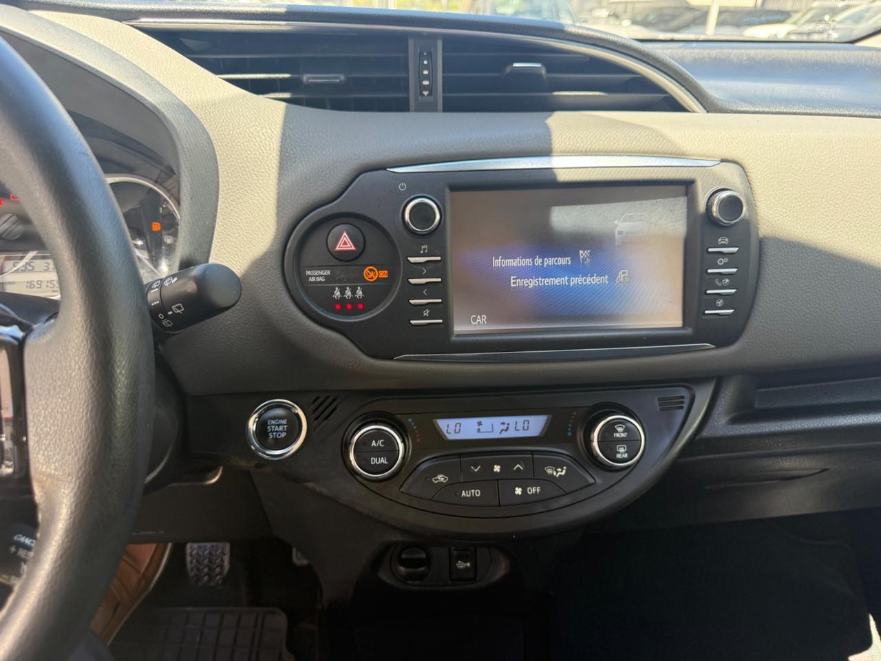 Toyota Yaris 1.5 5 porte Lounge NUOVA