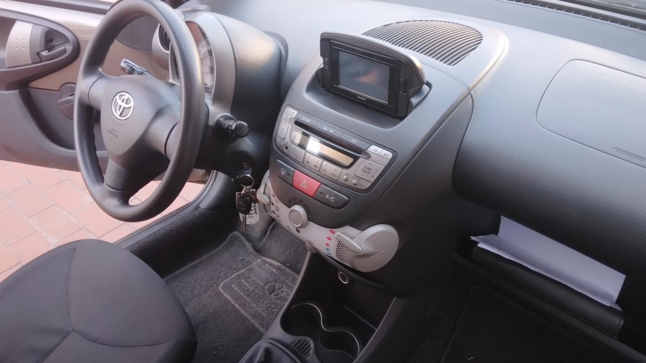 Toyota Aygo 1.0 VVT-i 69 CV 3 porte x-clusiv MMT