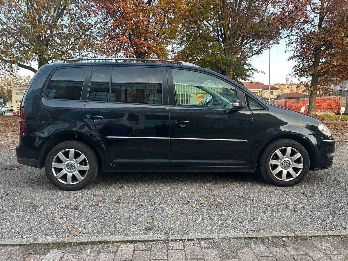 Volkswagen Touran 2.0 tdi Highline 170cv dsg dpf