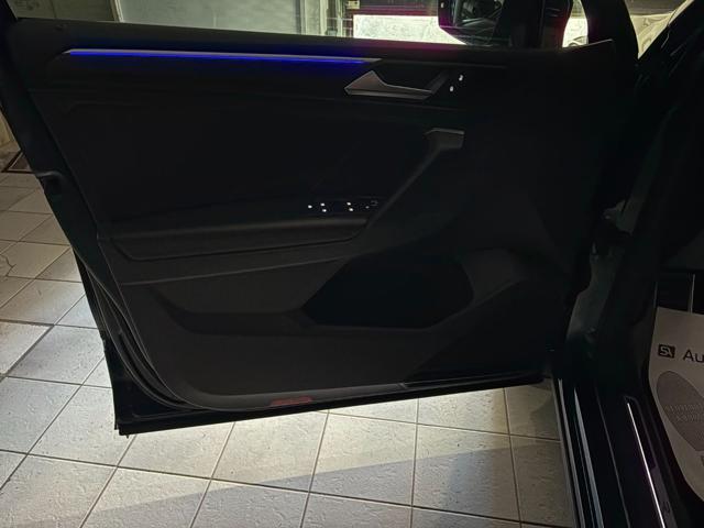VOLKSWAGEN Tiguan 2.0 TDI 150 CV SCR DSG R-Line CERCHI DA 20''
