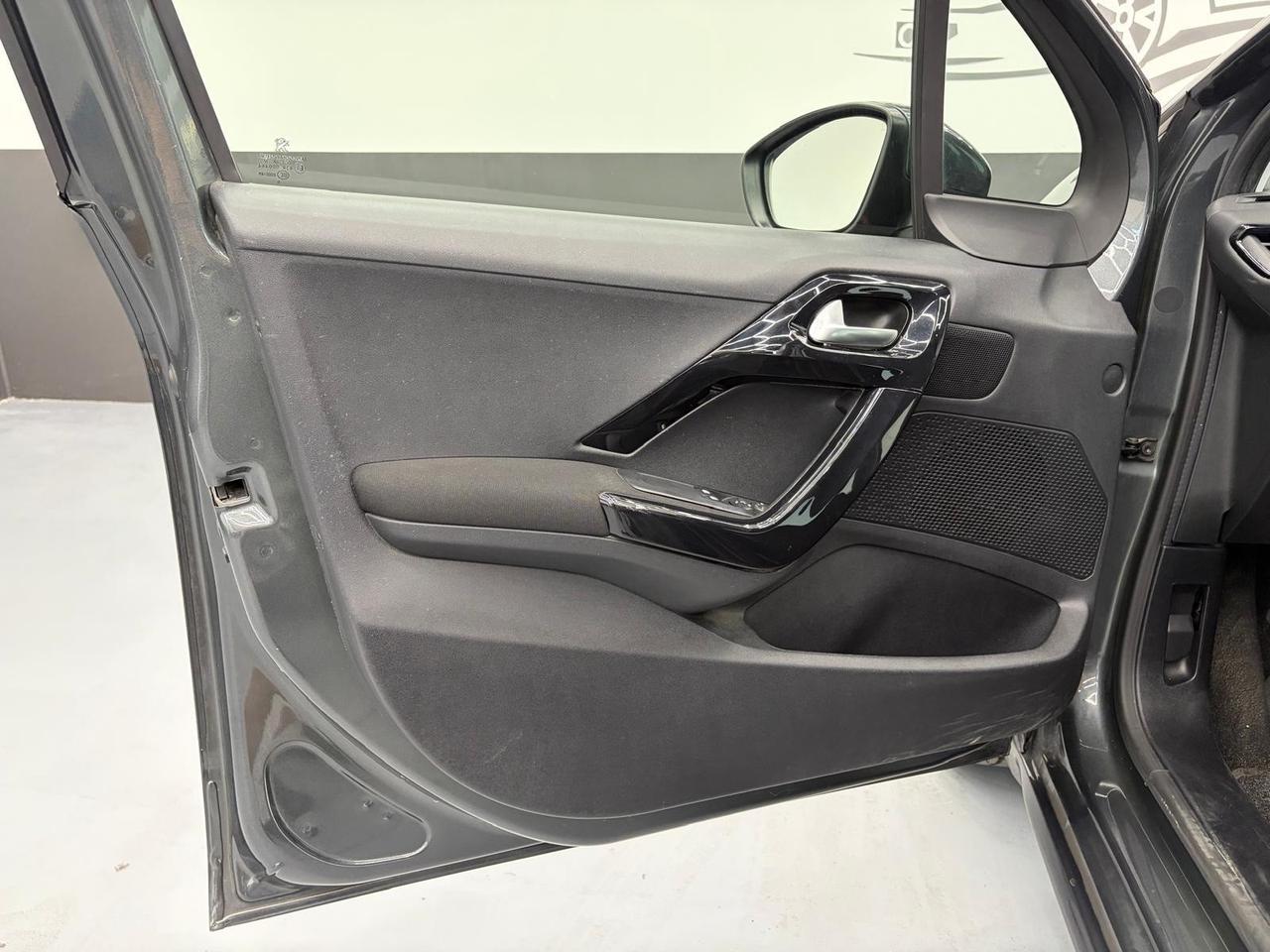 Peugeot 208 PureTech 82 5 porte Allure