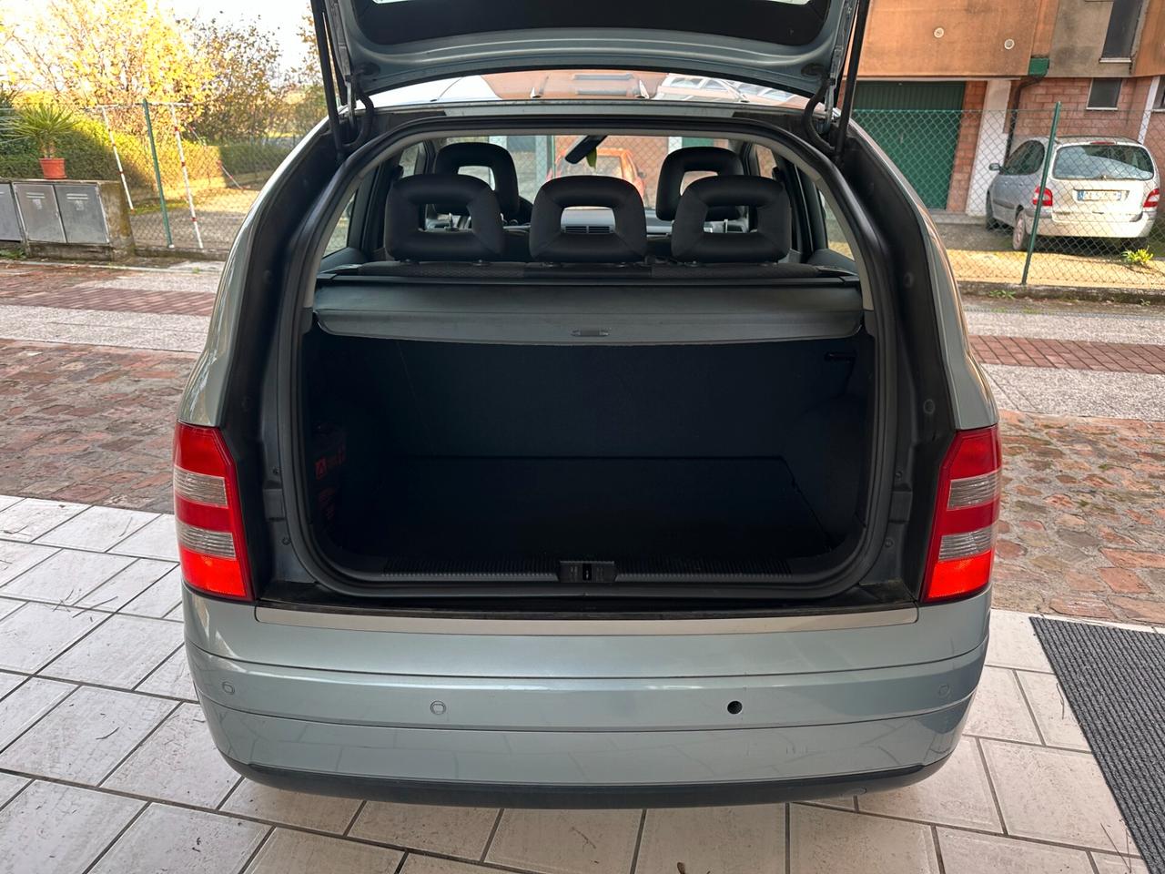 Audi A2 1.6 (12 RATE)