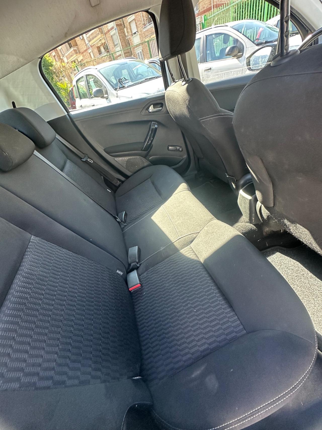 Peugeot 208 PureTech 82 5p. GPL Allure