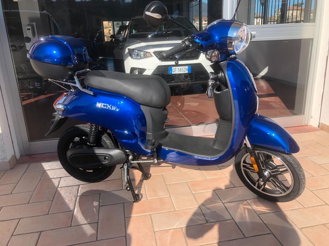NUOVO R16 600W 48V 12Ah SCOOTER BICI