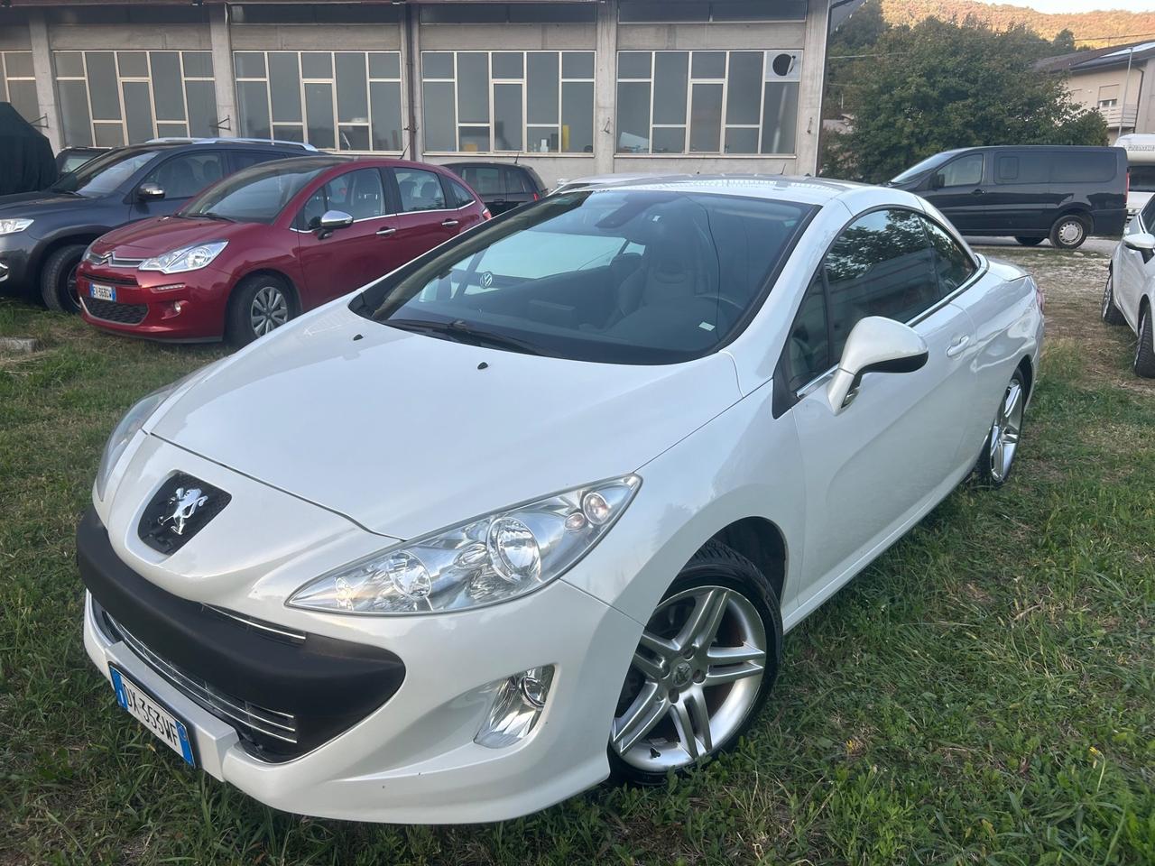 Peugeot 308 2.0 HDi 140CV CC Féline