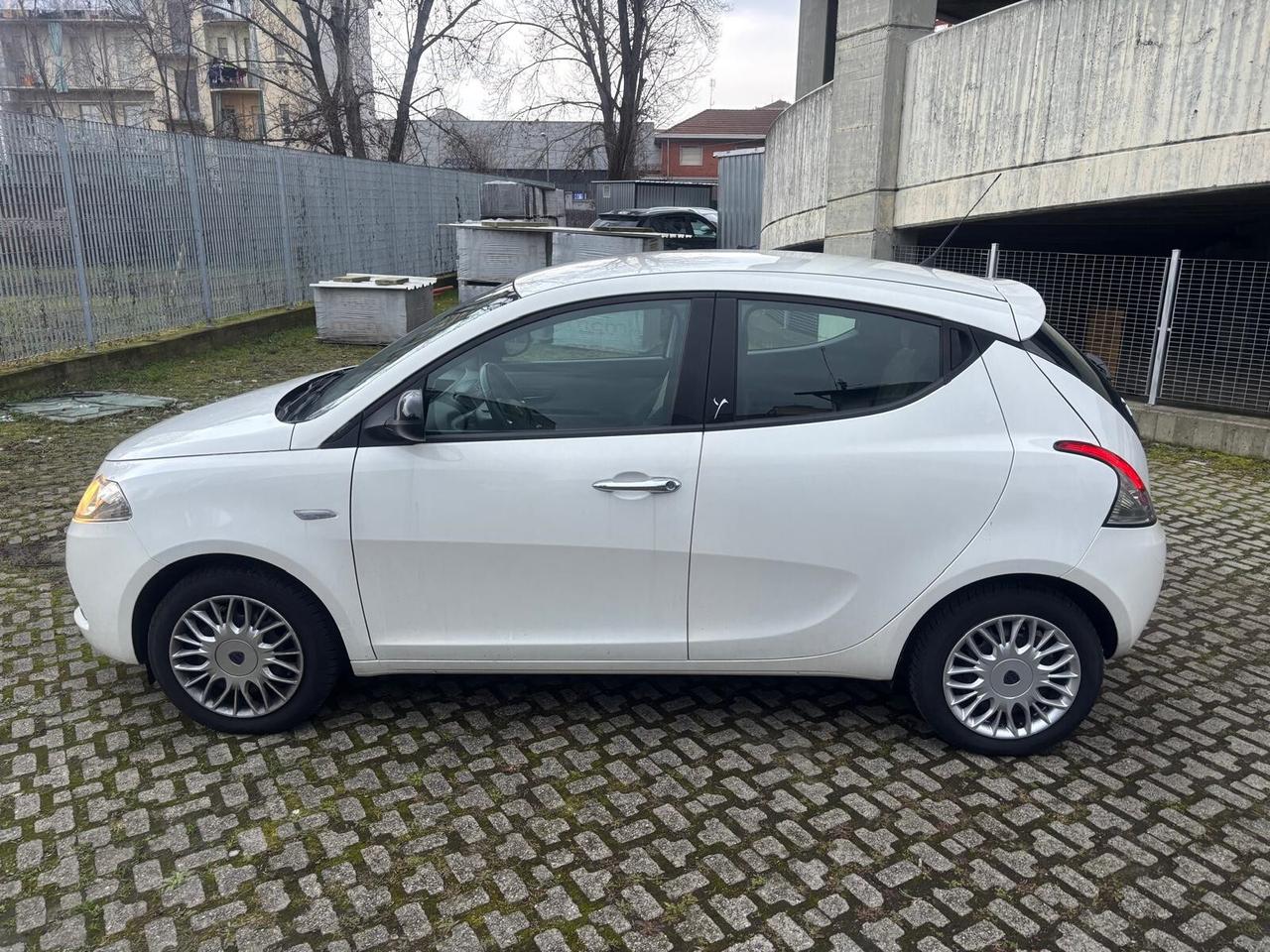 Lancia Ypsilon 1.2 69 CV 5 porte Platinum